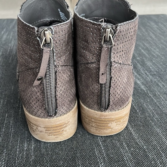 DV by Dolce Vita Brown Suede Ankle Boot Size 9.5 - Picture 3 of 7